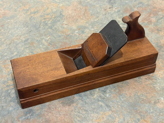 ASTOUNDING 4" WIDE BIRCH CROWN MOULDING PLANE W/ OFFSET TOTE, 18TH CA, STAMPED " MS "