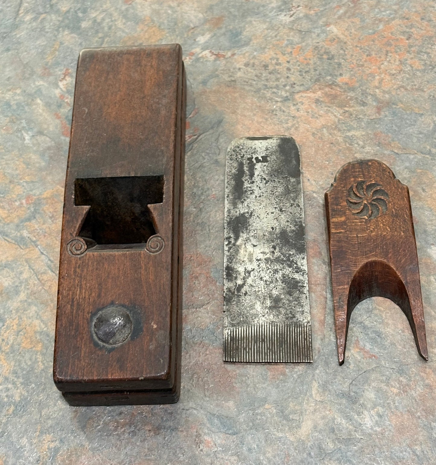 ANTIQUE DUTCH TOOTHING SMOOTH PLANE, POSSIBLY 18TH C.