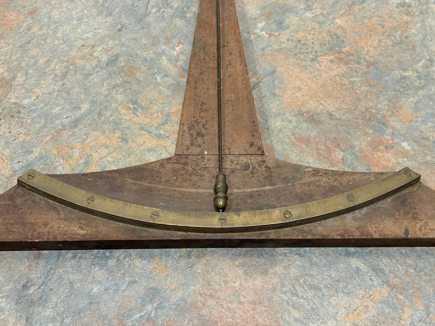ANTIQUE INCLINOMETER / PENDULUM LEVEL, CA 19TH C., SWINGING ACORN FINIAL, UNIQUE