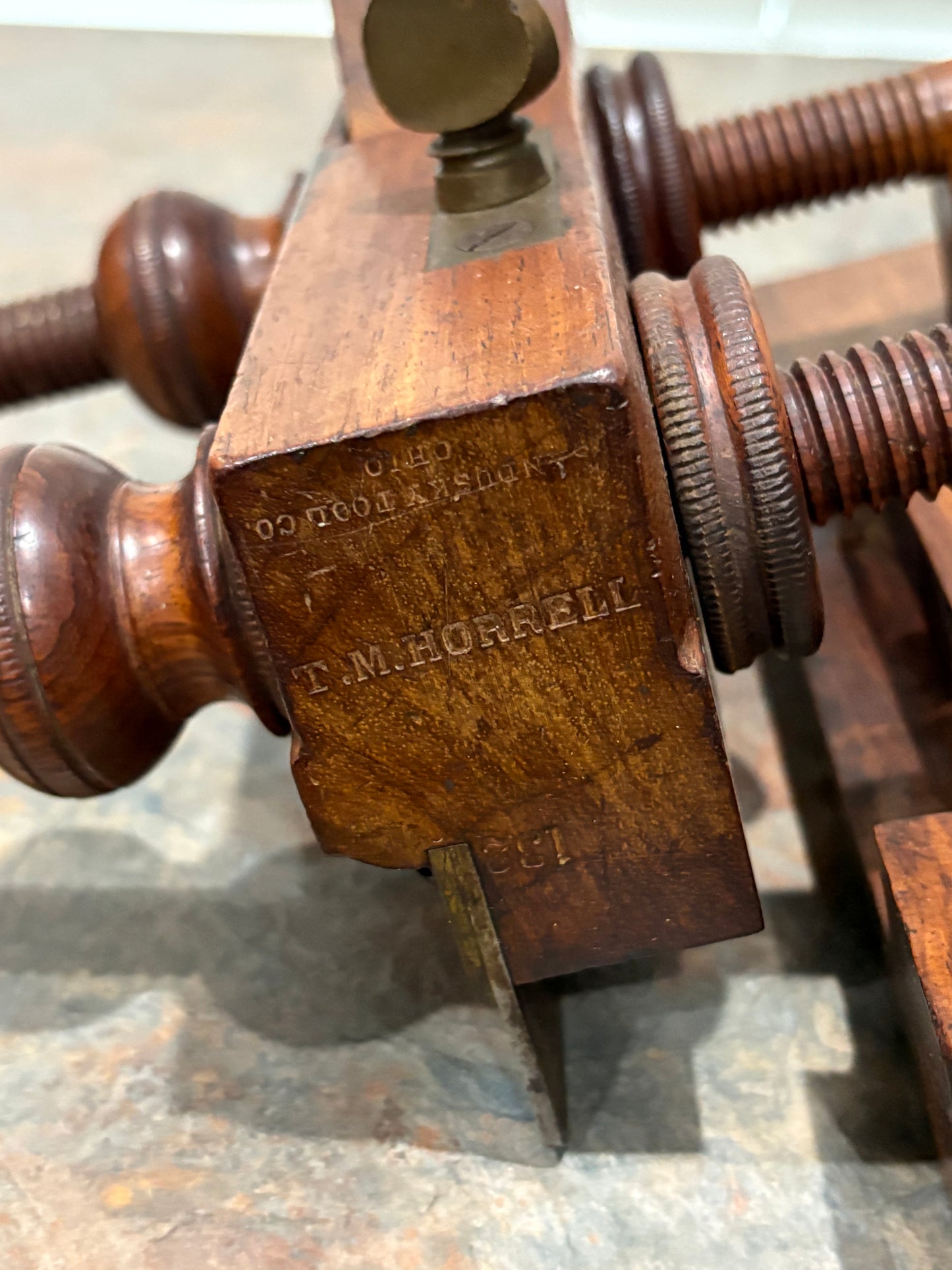 SANDUSKY TOOL CO. SOLID ROSEWOOD PLOW PLANE WITH SET OF 8 BLADES