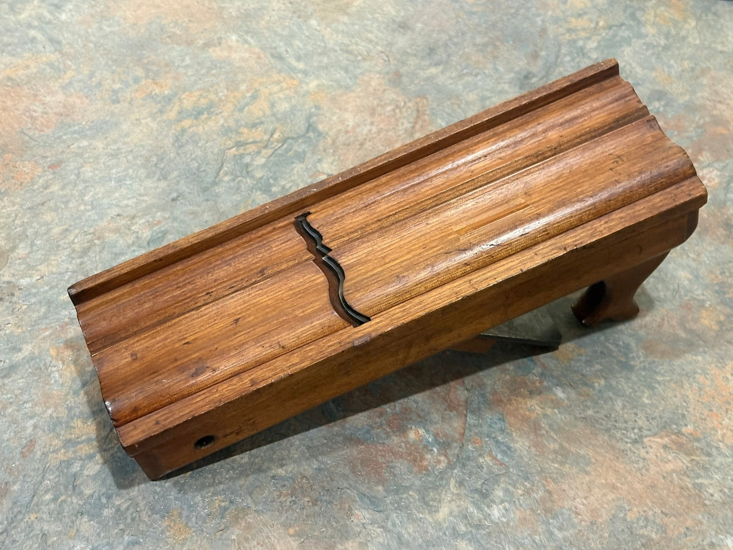 ASTOUNDING 4" WIDE BIRCH CROWN MOULDING PLANE W/ OFFSET TOTE, 18TH CA, STAMPED " MS "