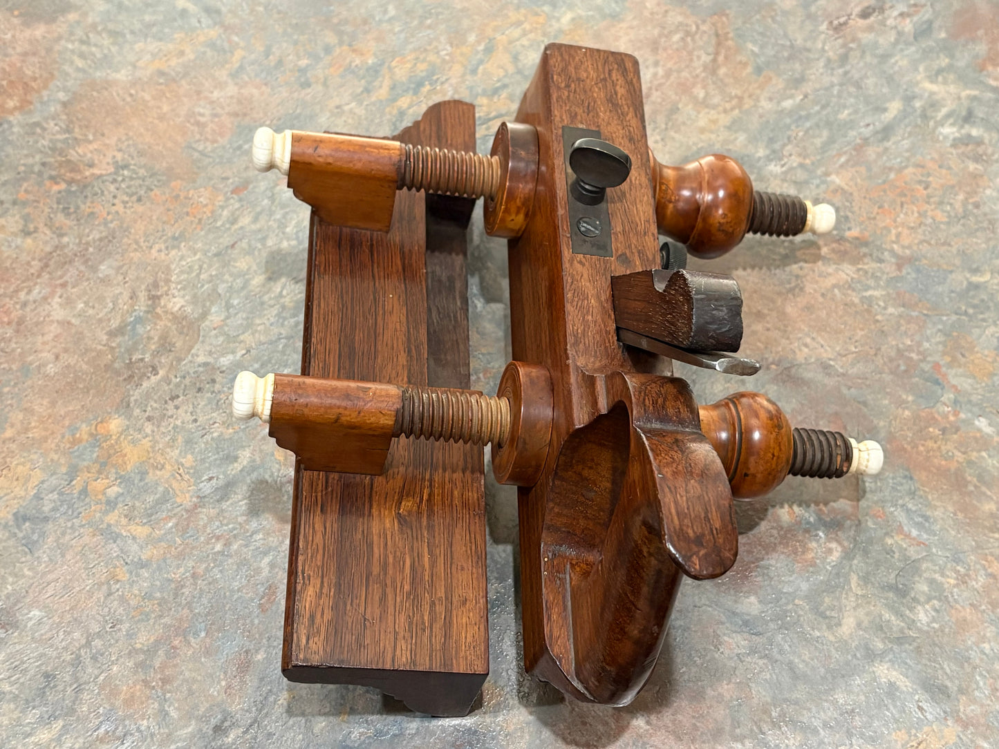 ANTIQUE D.R. BARTON SOLID ROSEWOOD IVORY TIP HANDLED PLOW PLANE WITH SET OF BLADES