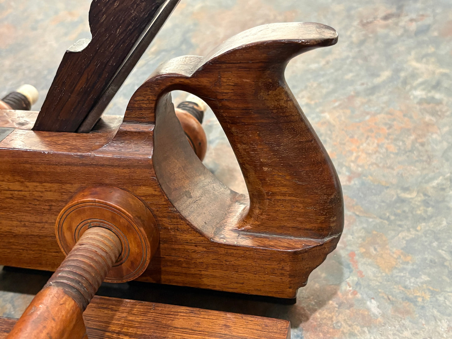 ANTIQUE D.R. BARTON SOLID ROSEWOOD IVORY TIP HANDLED PLOW PLANE WITH SET OF BLADES