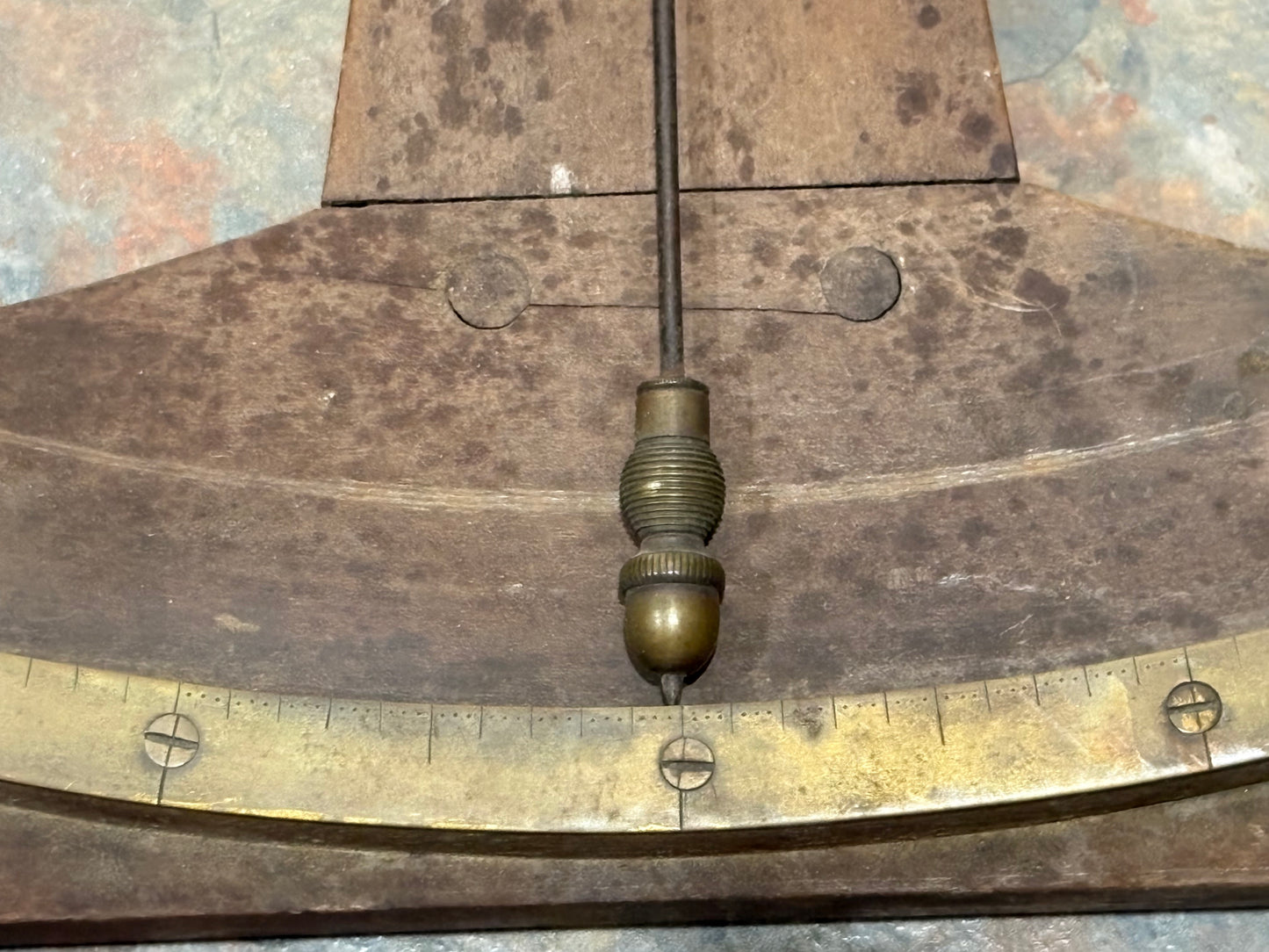 ANTIQUE INCLINOMETER / PENDULUM LEVEL, CA 19TH C., SWINGING ACORN FINIAL, UNIQUE