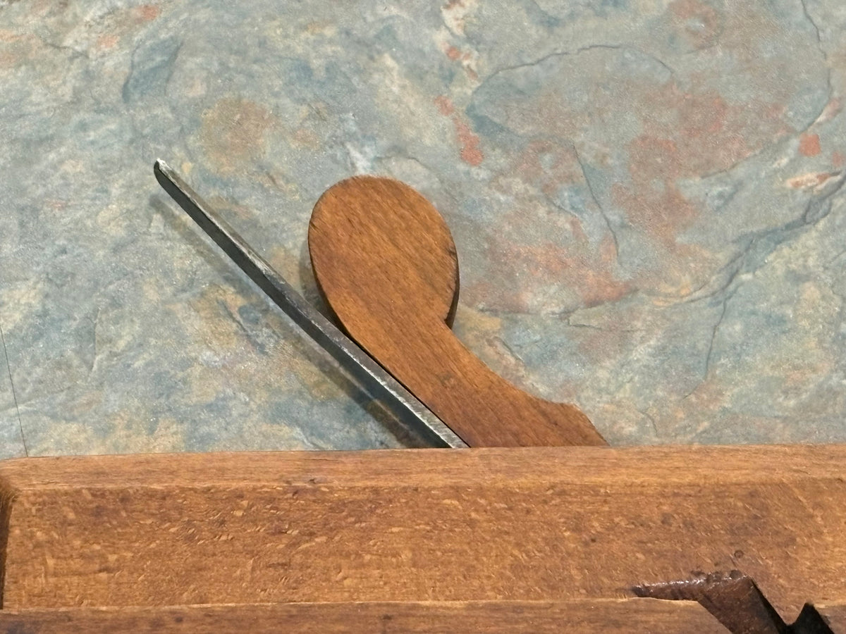 AMAZING S. NOYES 10" COMPLEX MOULDING PLANE, WIDE CHAMFERS, SLEEP STYLE WEDGE1807-10