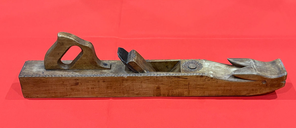 ANTIQUE LARGE 27" X 3" CHIP CARVED FRENCH FORE PLANE WITH CARVED PIG HEAD,RABBET, BOAR ?