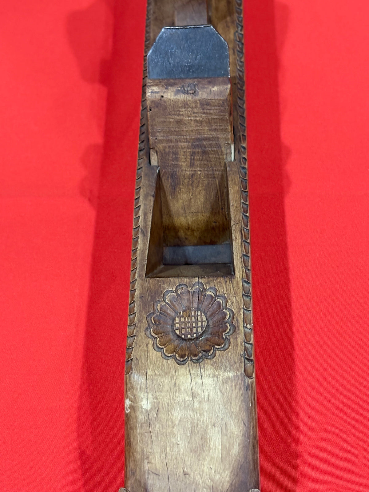 ANTIQUE LARGE 27" X 3" CHIP CARVED FRENCH FORE PLANE WITH CARVED PIG HEAD,RABBET, BOAR ?