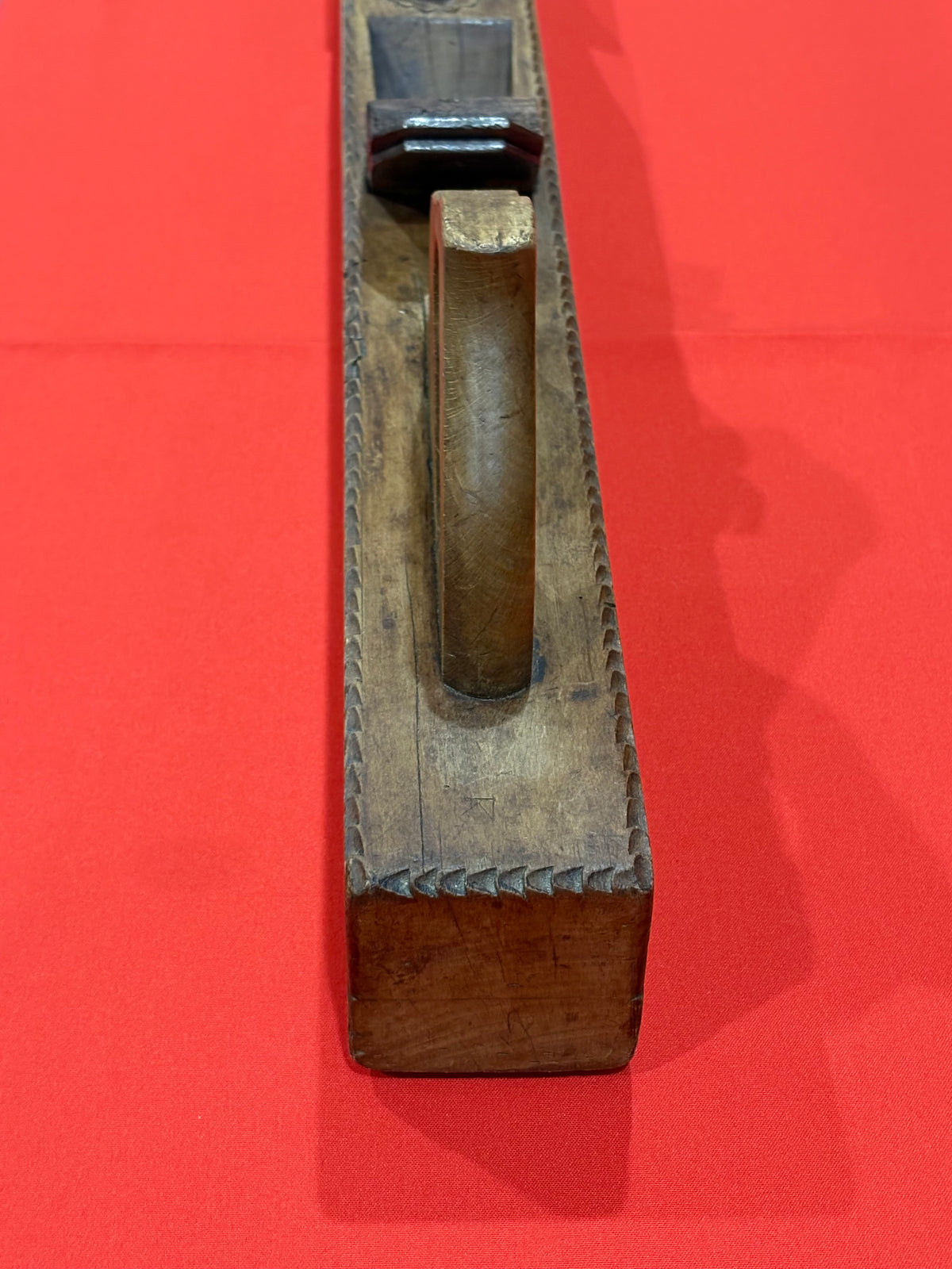 ANTIQUE LARGE 27" X 3" CHIP CARVED FRENCH FORE PLANE WITH CARVED PIG HEAD,RABBET, BOAR ?