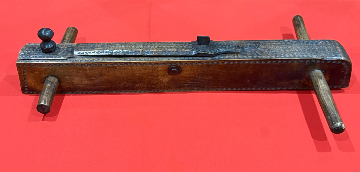 ANTIQUE MASSIVE 28" X 3" ELABORATELY CHIP CARVED EUROPEAN SPELK PLANE
