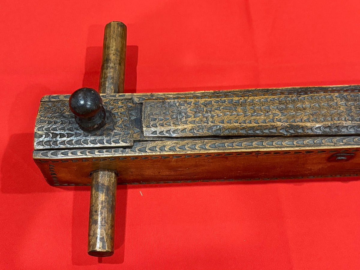 ANTIQUE MASSIVE 28" X 3" ELABORATELY CHIP CARVED EUROPEAN SPELK PLANE